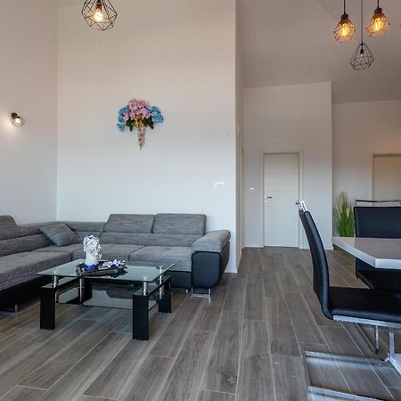 Apartments Doris Малинска Экстерьер фото