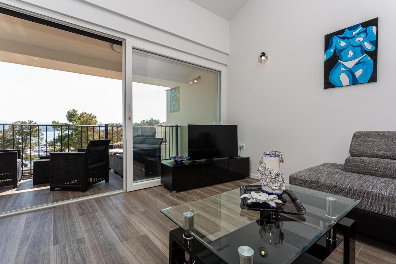 Apartments Doris Малинска Экстерьер фото