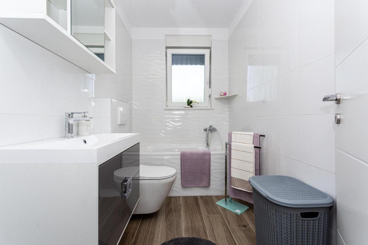 Apartments Doris Малинска Экстерьер фото