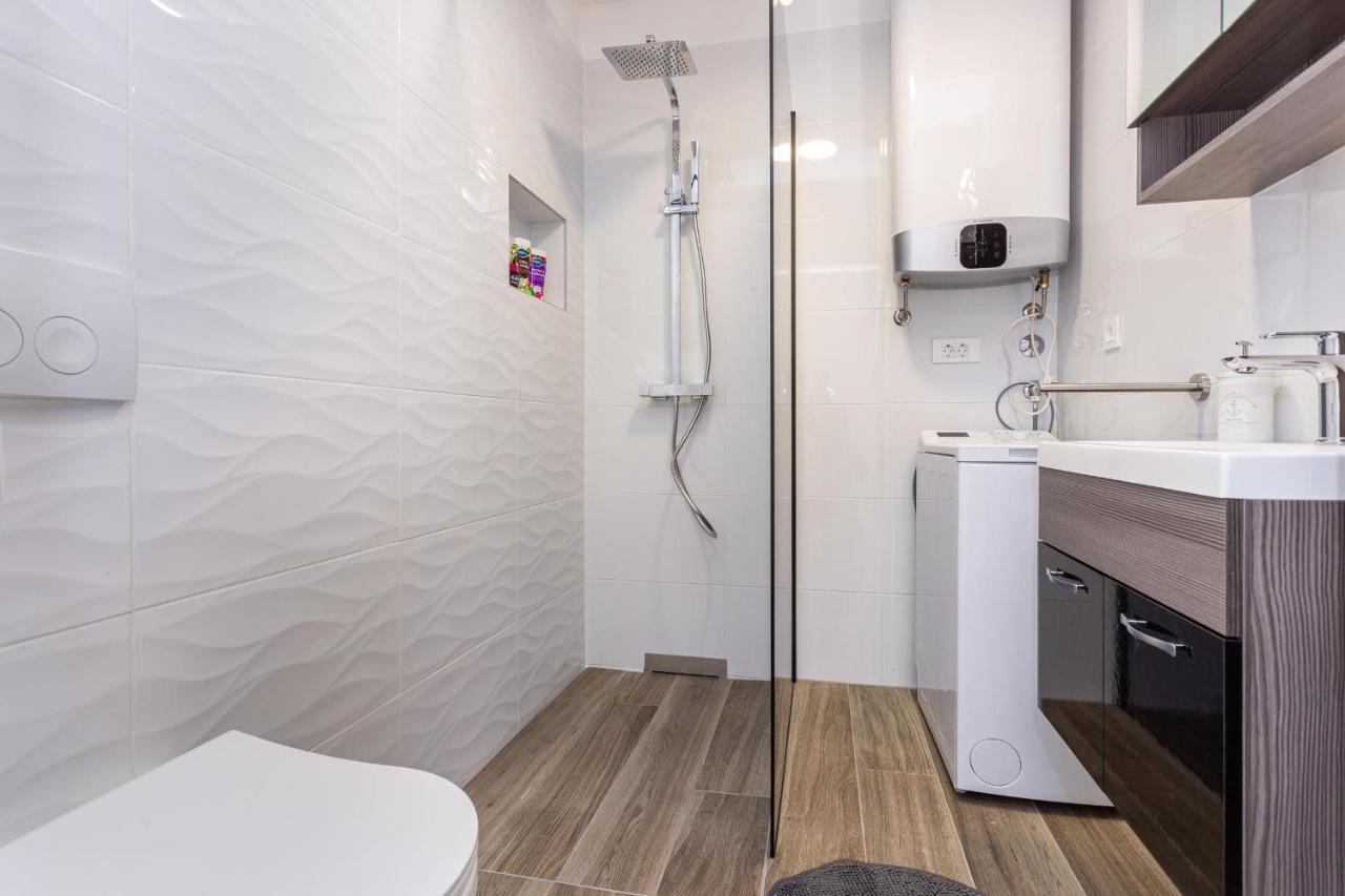 Apartments Doris Малинска Экстерьер фото