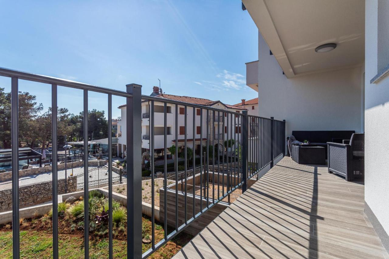 Apartments Doris Малинска Экстерьер фото