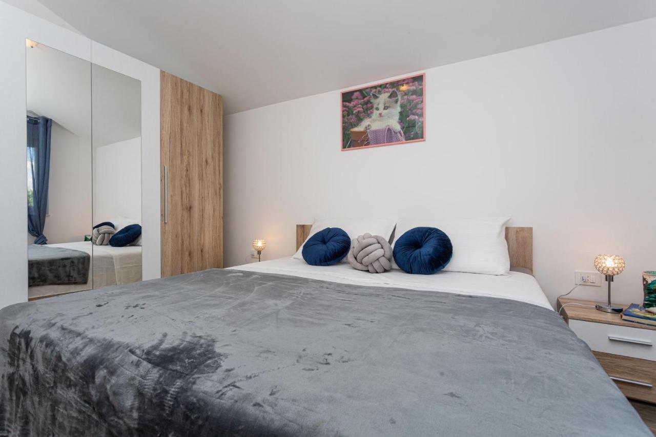 Apartments Doris Малинска Экстерьер фото