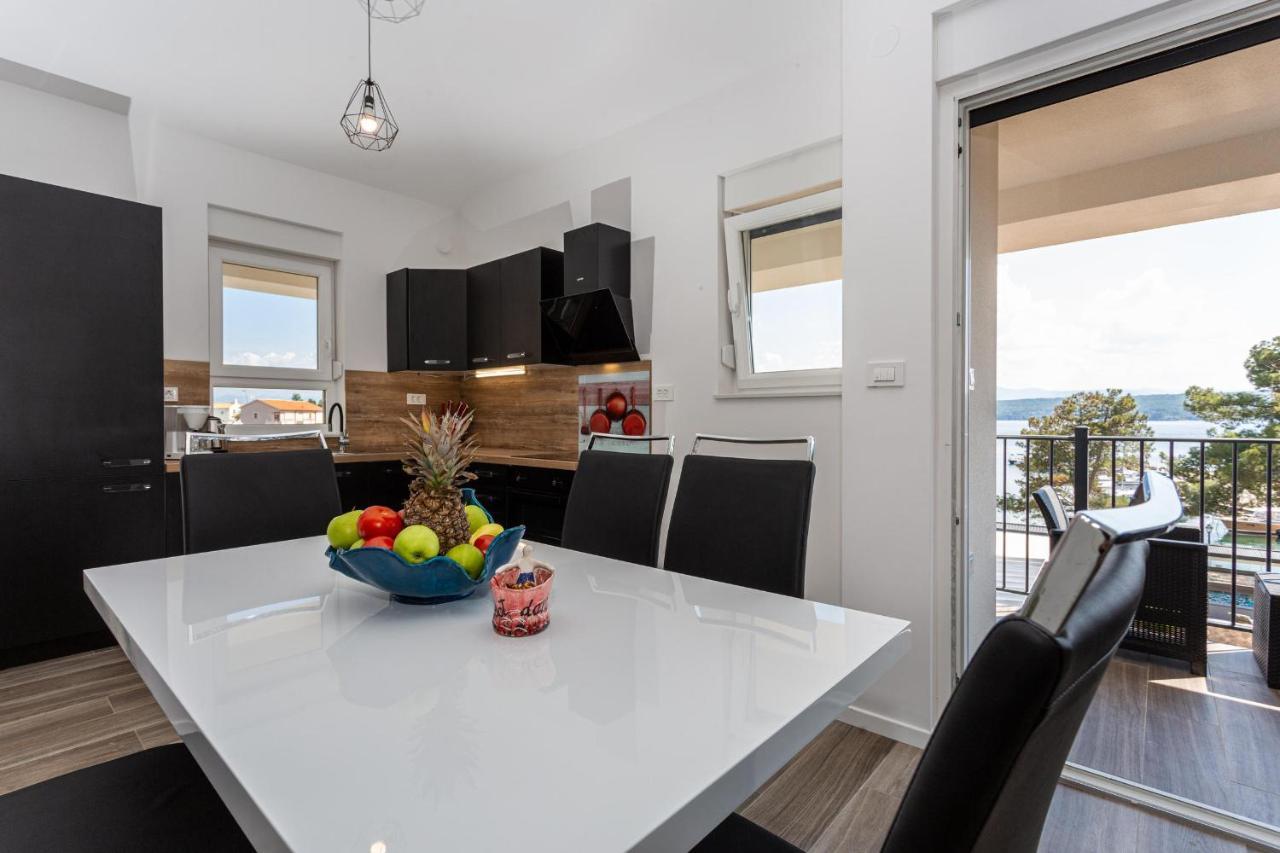 Apartments Doris Малинска Экстерьер фото