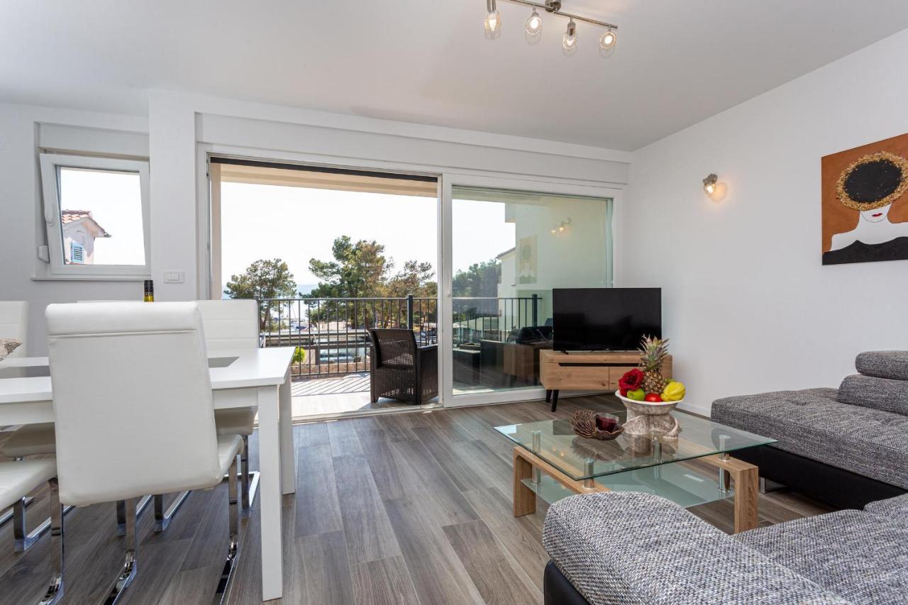 Apartments Doris Малинска Экстерьер фото