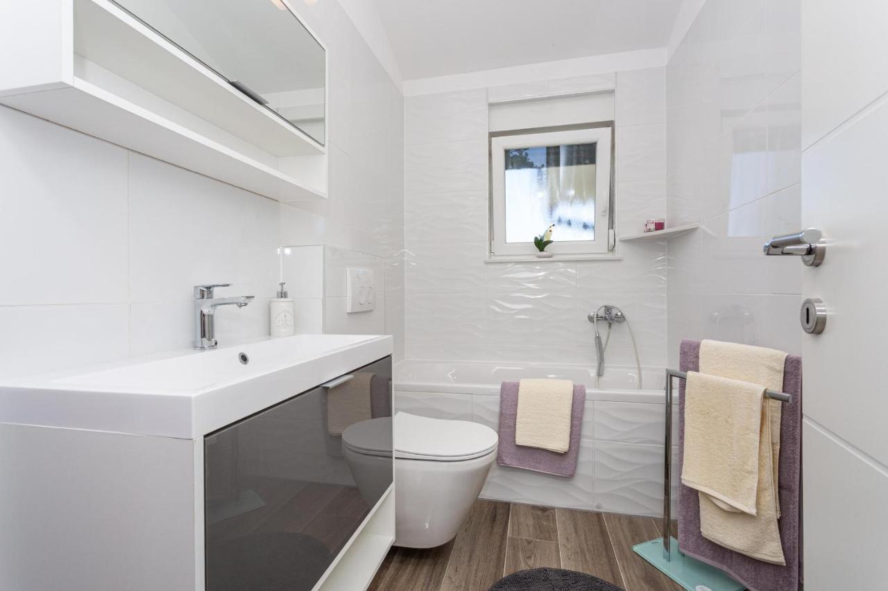 Apartments Doris Малинска Экстерьер фото