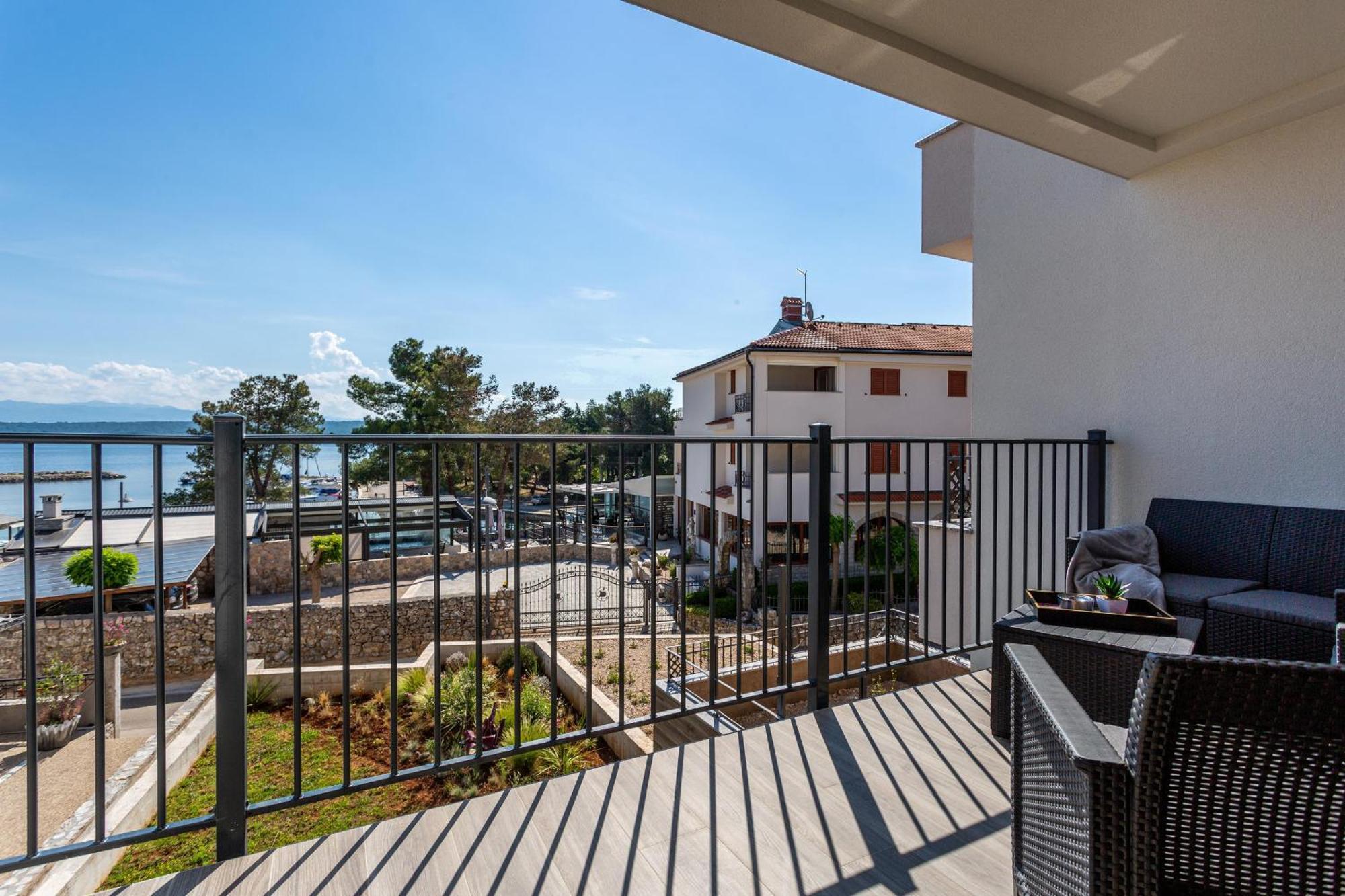 Apartments Doris Малинска Экстерьер фото